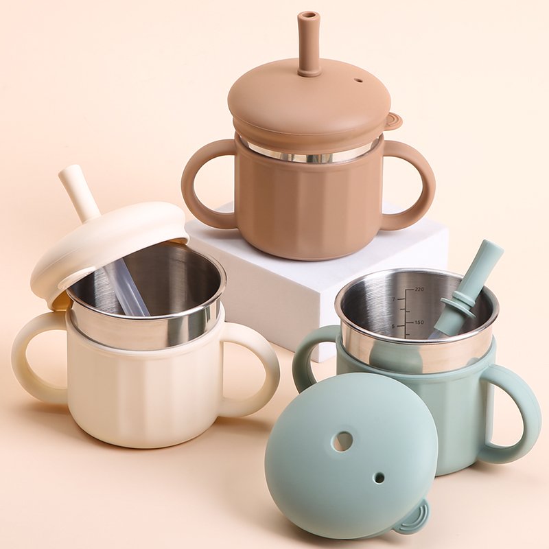 Leak proof bisphenol A free and safe soft silicone baby training drinking cup, children's straw cup, children's straw and handle